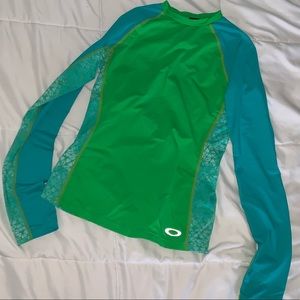 Oakley Women’s Watershock Long Sleeve Rash Guard Small.